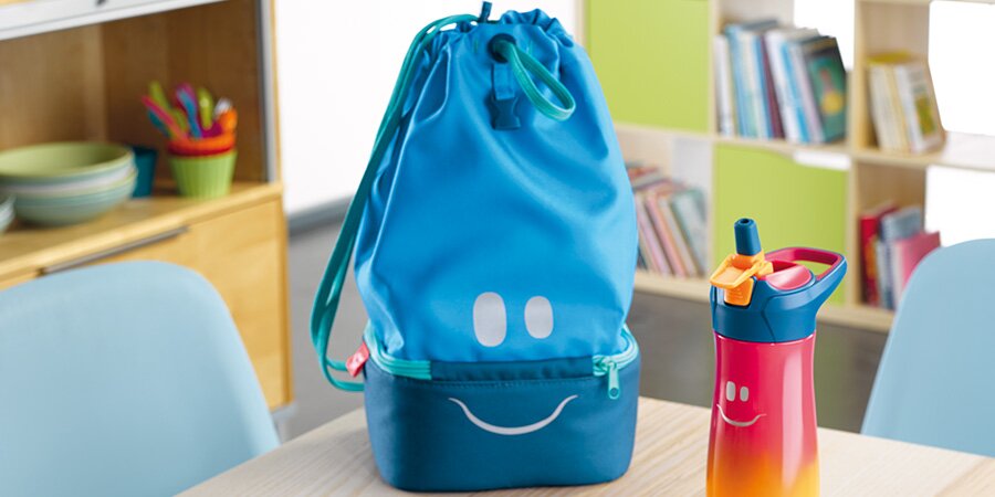 Praktická taška Maped Picnik Concept Kids s termoizolační výstuhou ve spodní části je laděna do námořnického stylu
